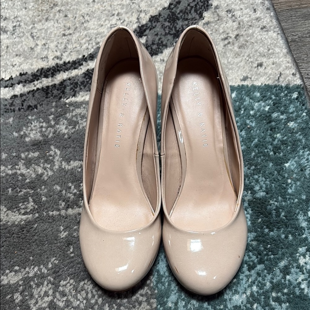 Kelly & Katie Women's Cream Pumps
